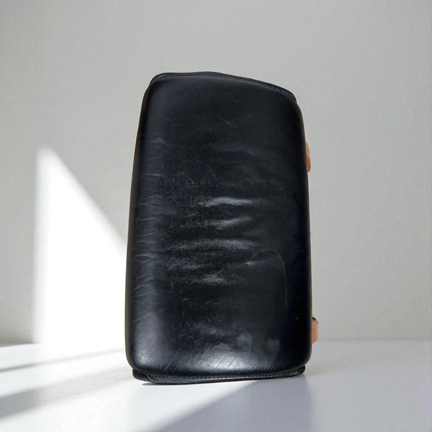 PENT BRUKT | Brunstad Delta Legend lenestol med krakk i sort