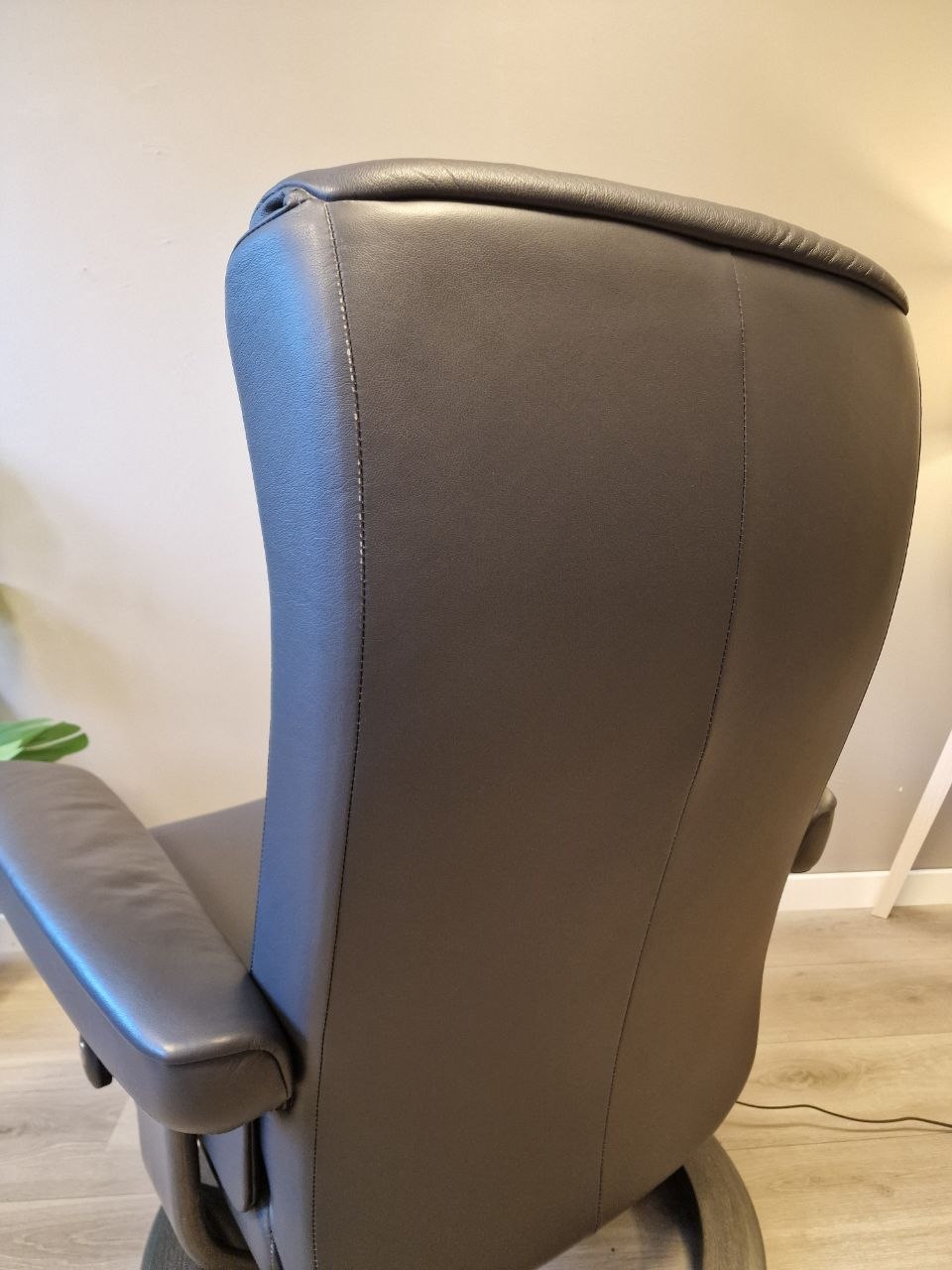 Stressless Peace Power lenestol (M) i grå med batteri
