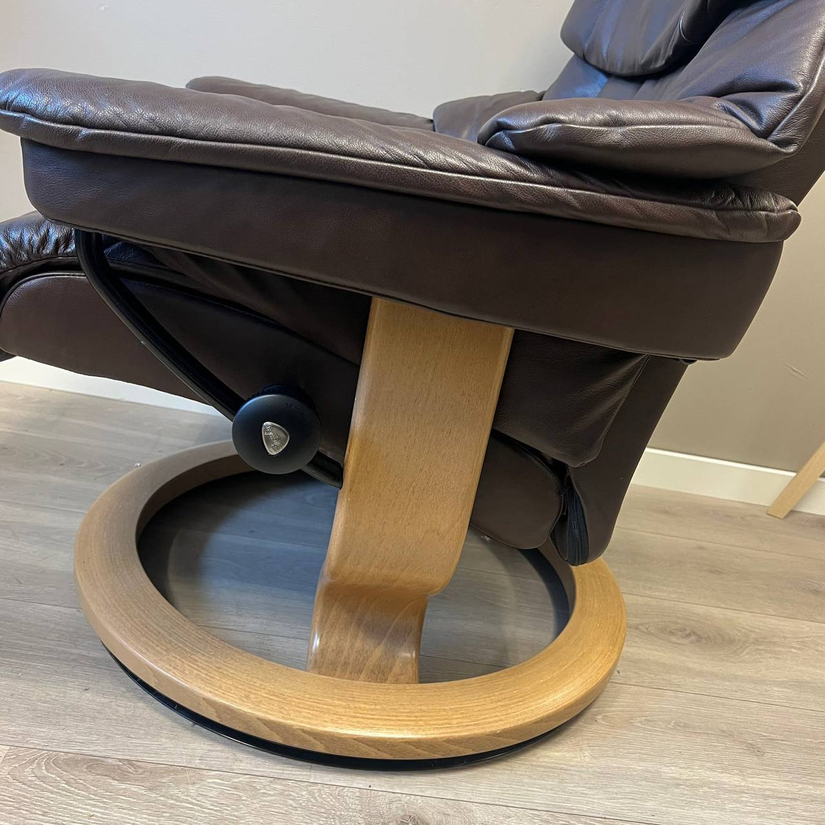 Stressless Reno lenestol m/krakk i brunt skinn
