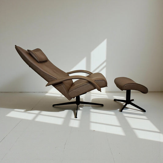 PENT BRUKT | Brunstad Delta Motion lenestol med krakk i brun