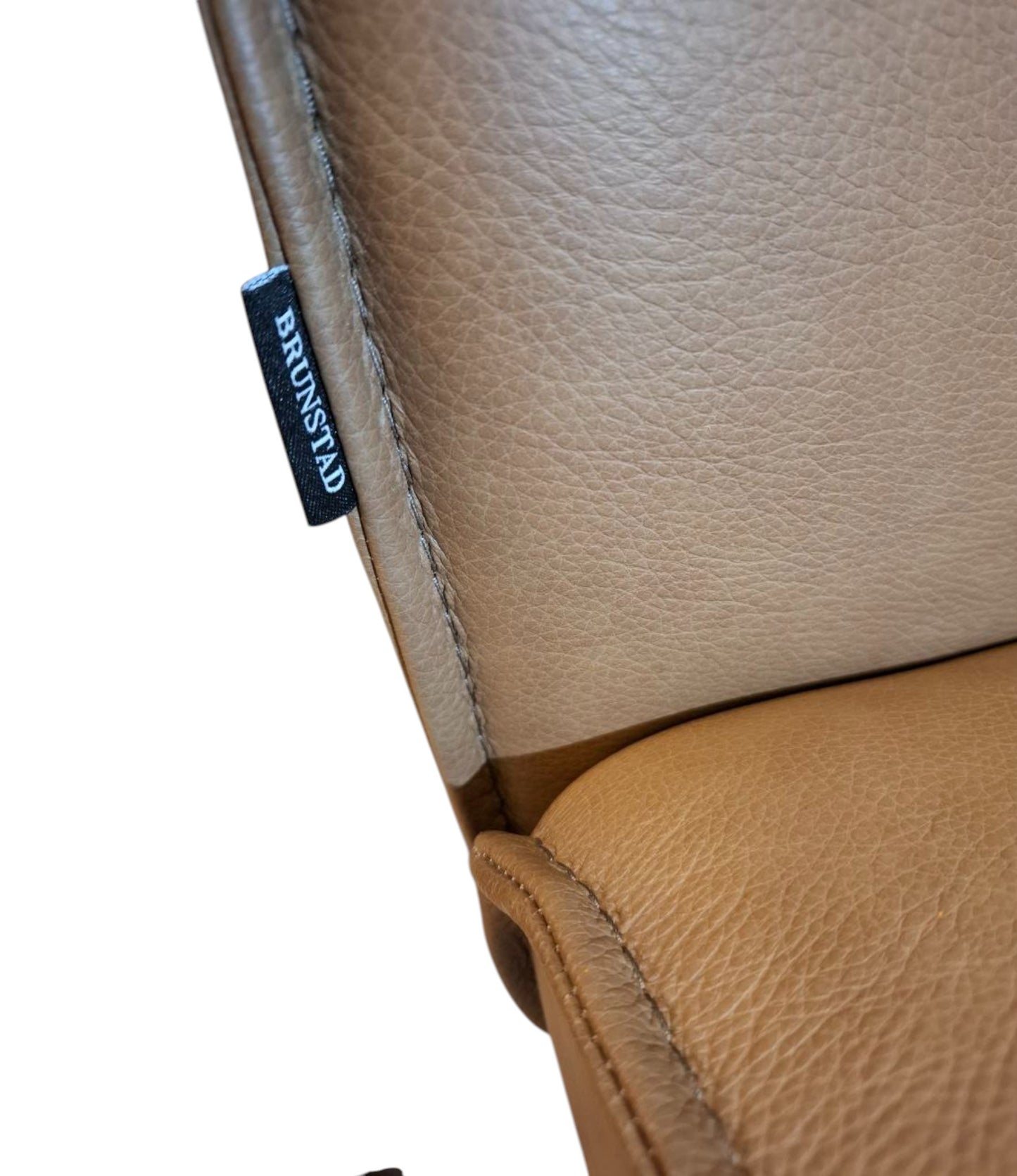 PENT BRUKT | Brunstad Delta Motion lenestol med krakk i brun