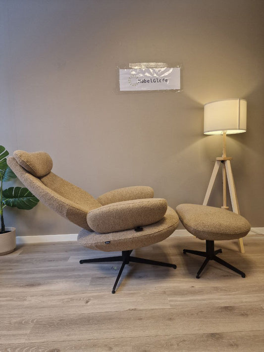 Brukt Brunstad SPLIT lenestol m/krakk i offwhite teddy - sidevisning