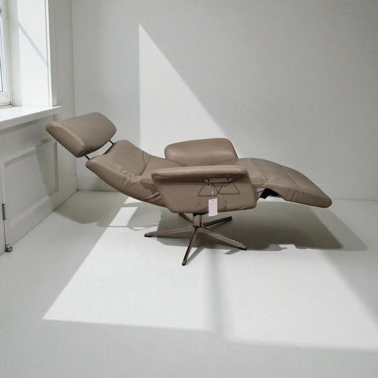 Conform Master Recliner lenestol i grå skinn – Eksklusiv komfort hos MøbelGlede