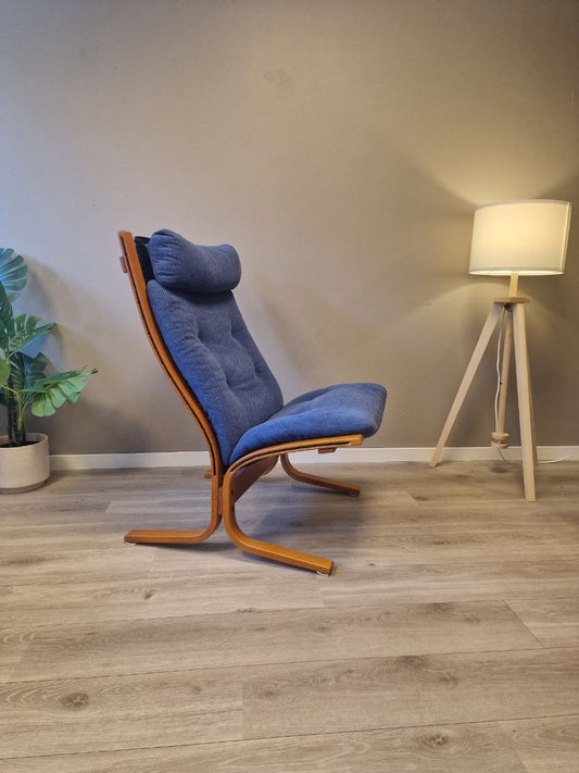 Ekornes Siesta lenestol med høy rygg i blått stoff