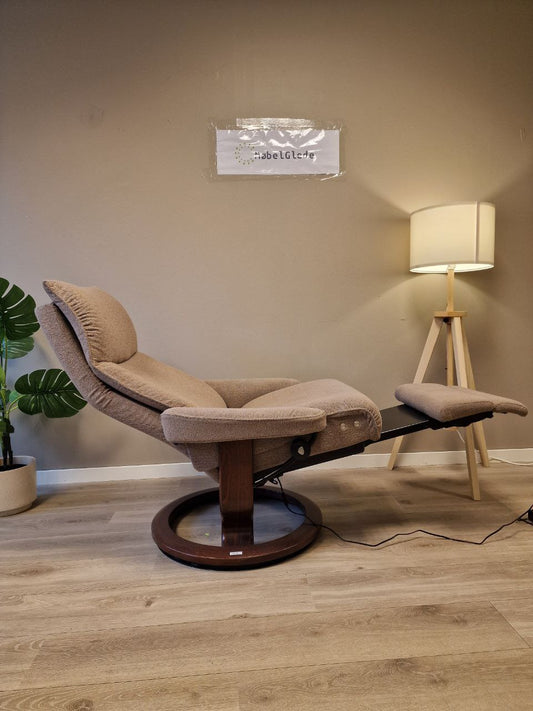 Brukt Stressless Aura Power lenestol (M) i beige - sidevisning