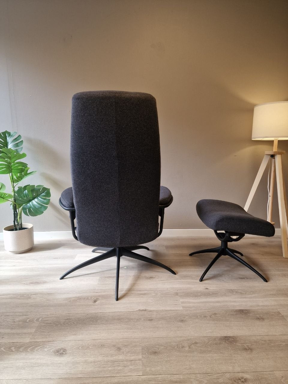 Brukt Ekornes Stressless City Star lenestol m/krakk i grå - bakvisning