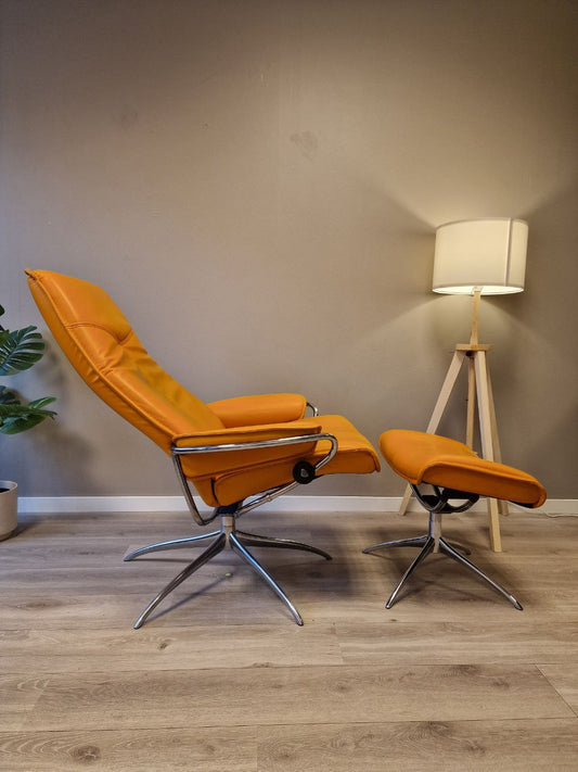 PENT BRUKT | Ekornes Stressless City lenestol med krakk i oransje
