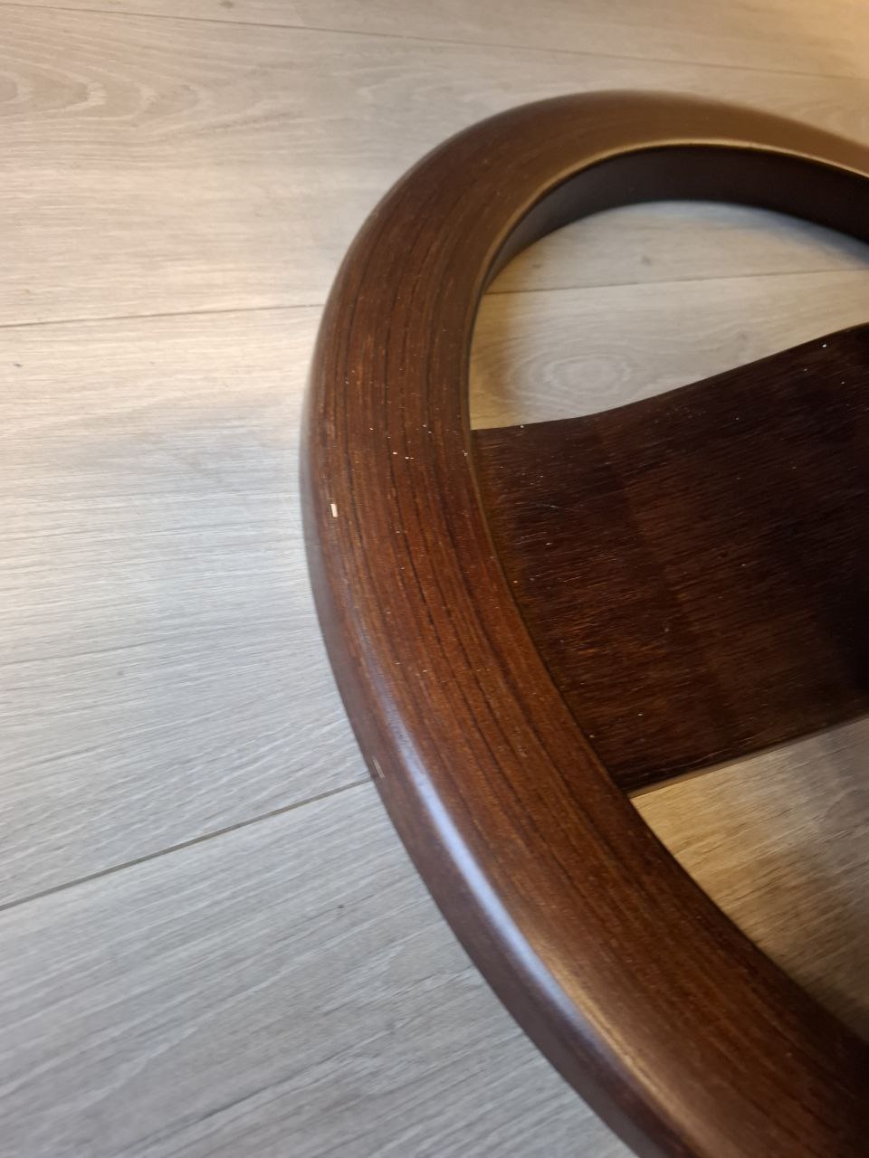 PENT BRUKT | Hjellgjerde fjords lenestol med krakk i cognac