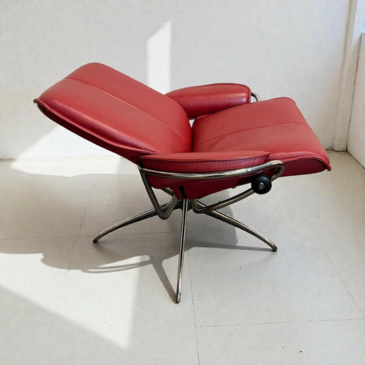 Stressless City Lav Rygg – Rød skinn lenestol | Moderne komfort | MøbelGlede