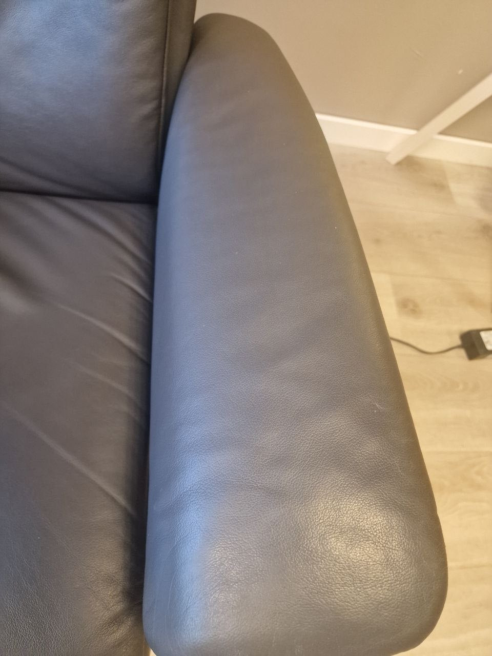 Stressless Dover Power lenestol (M) i grå skinn