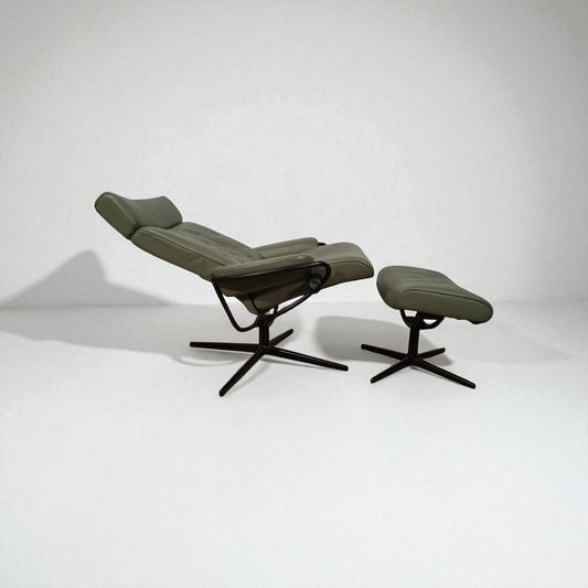 Stressless Metro Lenestol med Krakk – Grønn Paloma Skinn | MøbelGlede