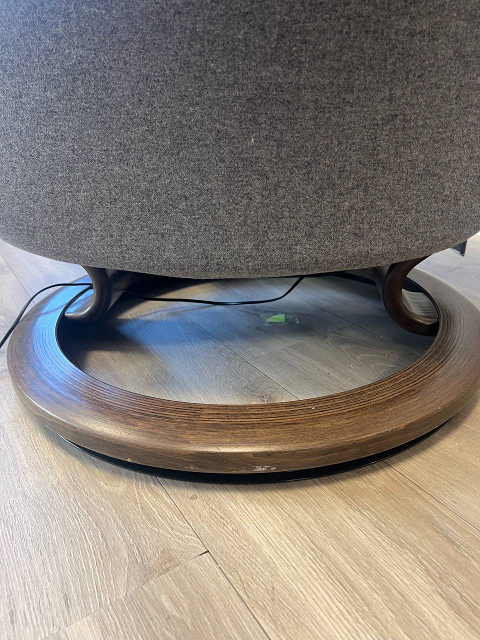 Stressless Wing Power lenestol (M) i grå tekstil