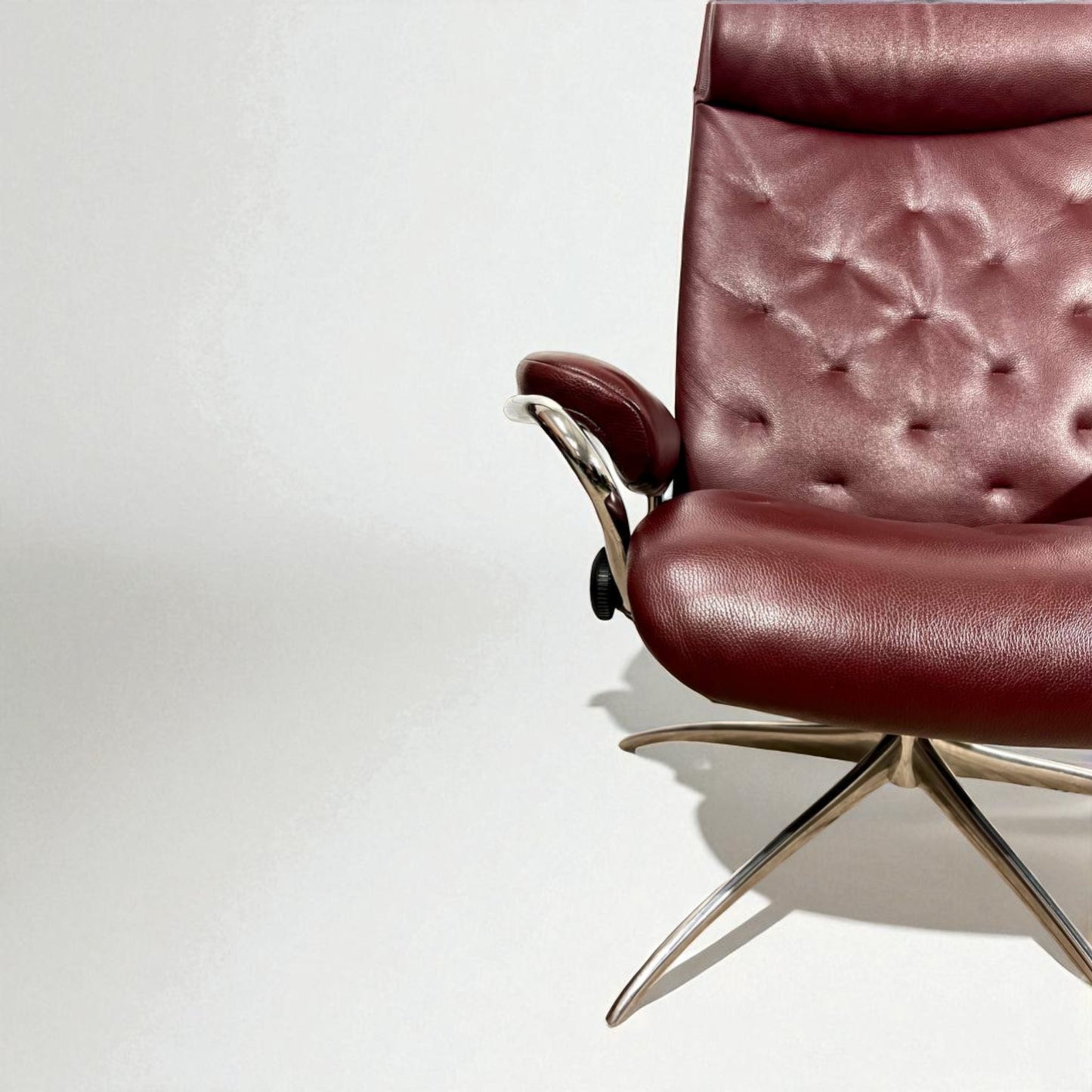 Stressless Metro Lenestol m/Krakk i Burgunder Skinn – Topp Kvalitet