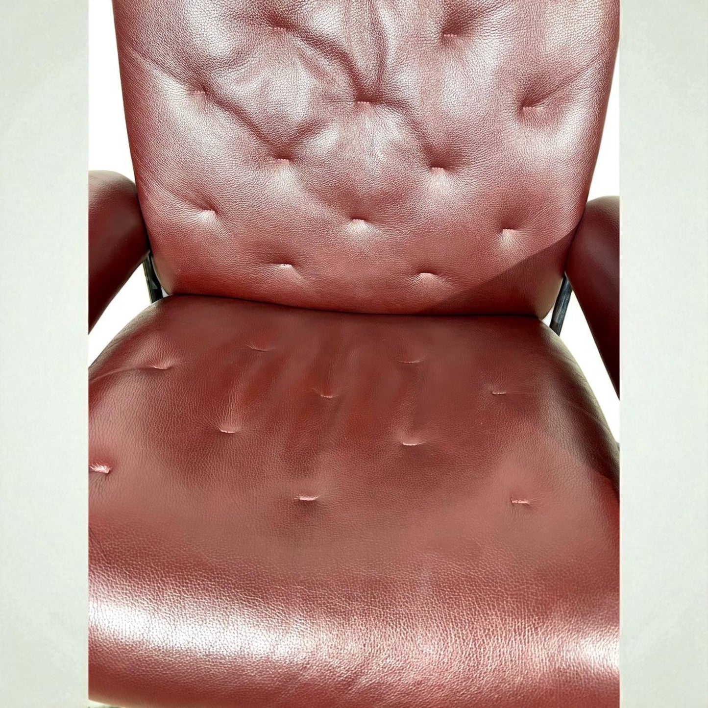 Stressless Metro Lenestol m/Krakk i Burgunder Skinn – Topp Kvalitet