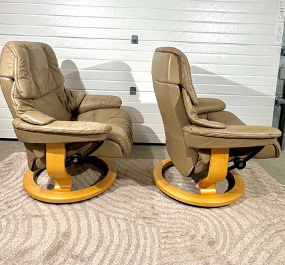 2stk Stressless Reno (L) med en fotskammel og en puff