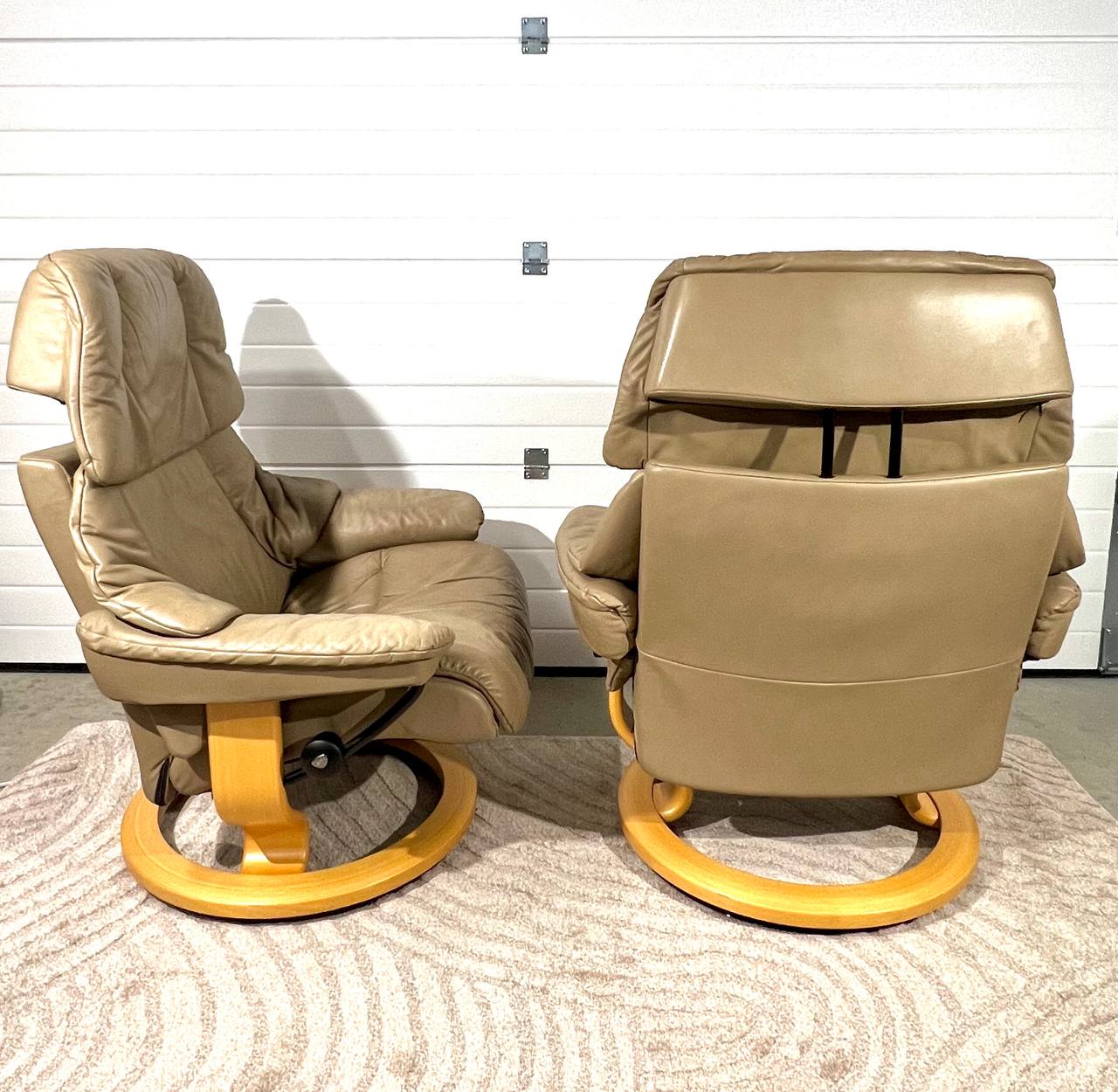 2stk Stressless Reno (L) med en fotskammel og en puff