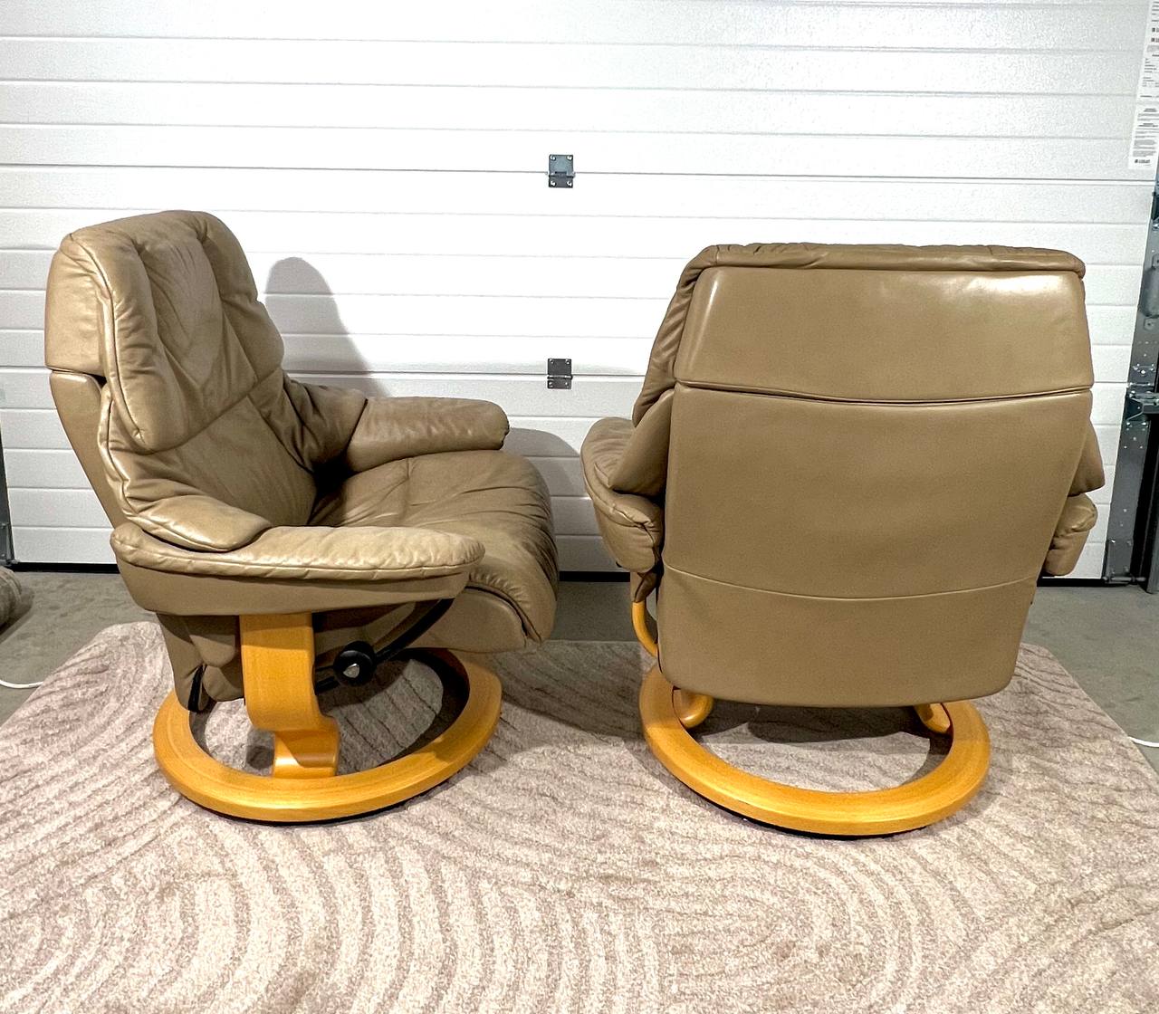 2stk Stressless Reno (L) med en fotskammel og en puff