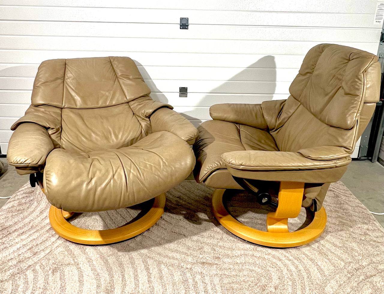 2stk Stressless Reno (L) med en fotskammel og en puff