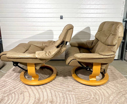 2stk Stressless Reno (L) med en fotskammel og en puff