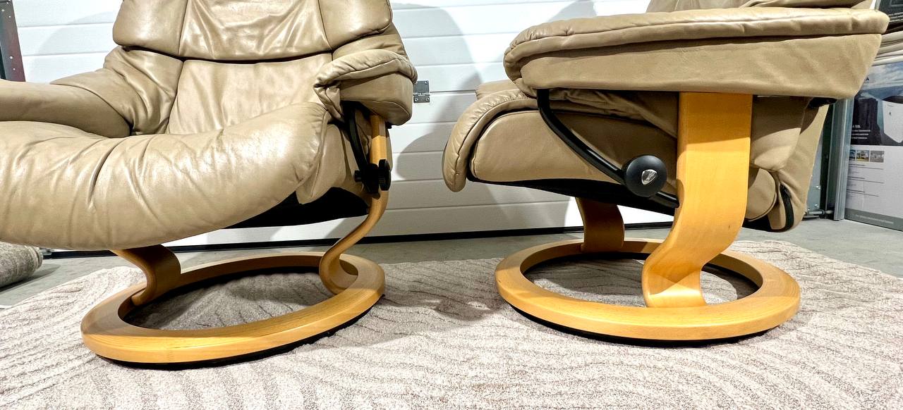 2stk Stressless Reno (L) med en fotskammel og en puff