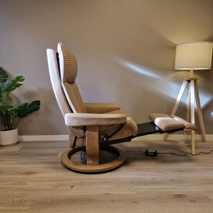Brukt Stressless Aura Power lenestol (M) i beige skinn - helvisning