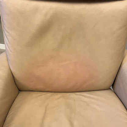 Brukt Stressless Aura Power lenestol (M) i beige skinn - flekk på ryggen