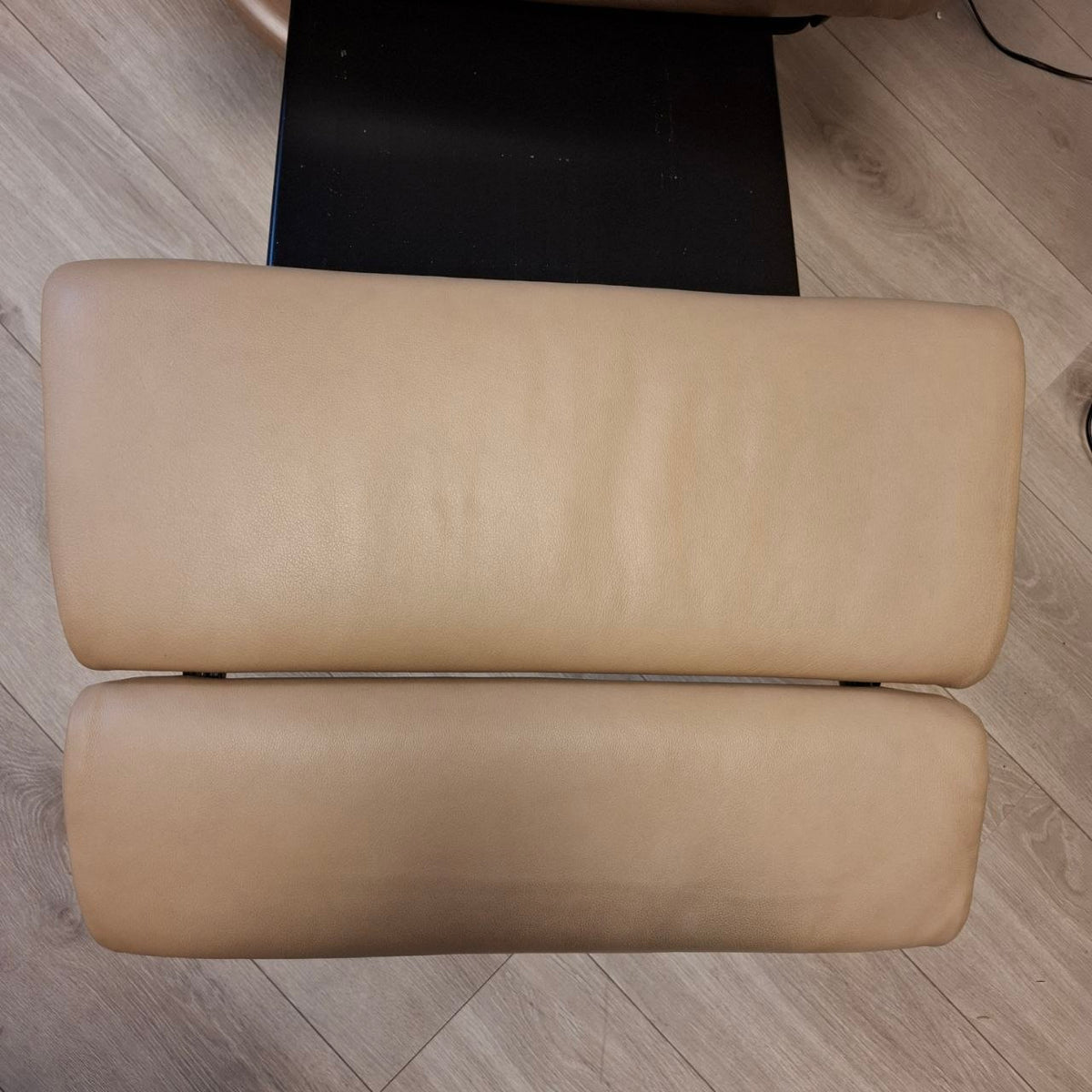 Brukt Stressless Aura Power lenestol (M) i beige skinn - detaljbilde skinn