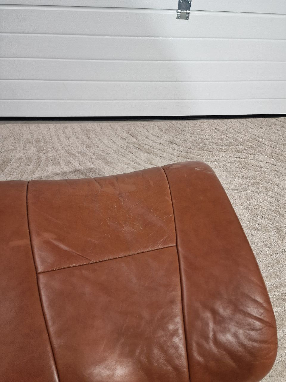 2 Brukte Hjellegjerde Lenestoler med Fotskammel | Spar 30 000 kr