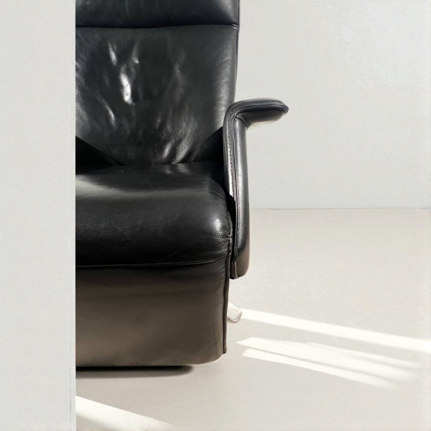 Berg Ato Recliner / Lenestol (L)  Luksuriøs m/ innbygd fothviler