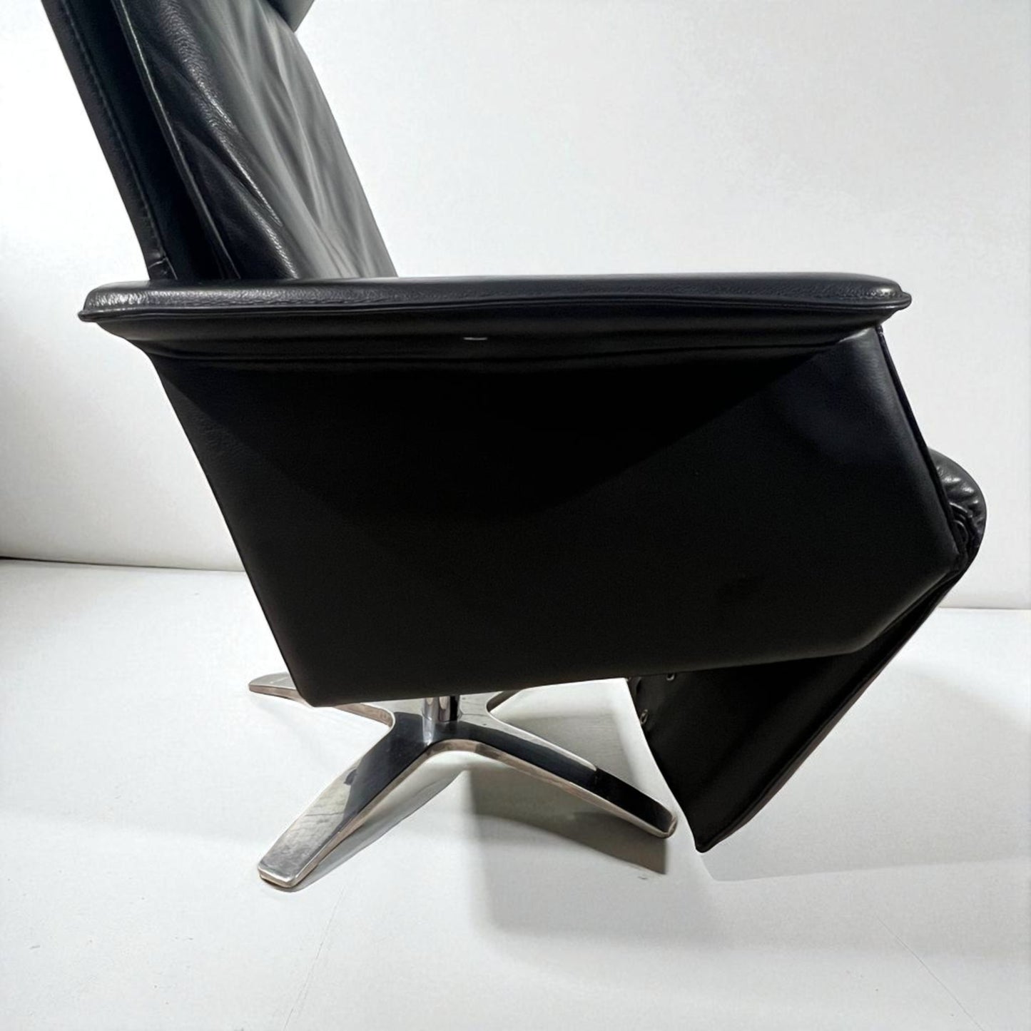 Berg Ato Recliner / Lenestol (L)  Luksuriøs m/ innbygd fothviler