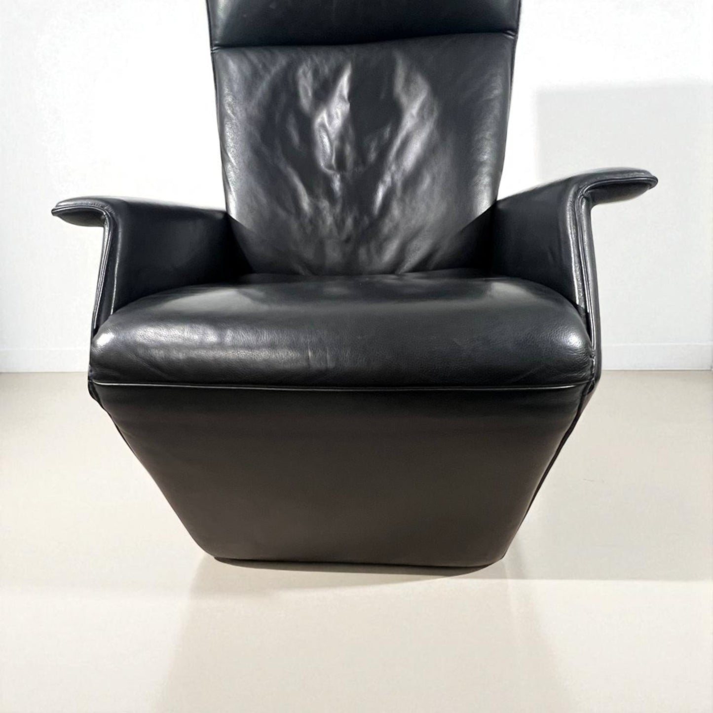 Berg Ato Recliner / Lenestol (L)  Luksuriøs m/ innbygd fothviler