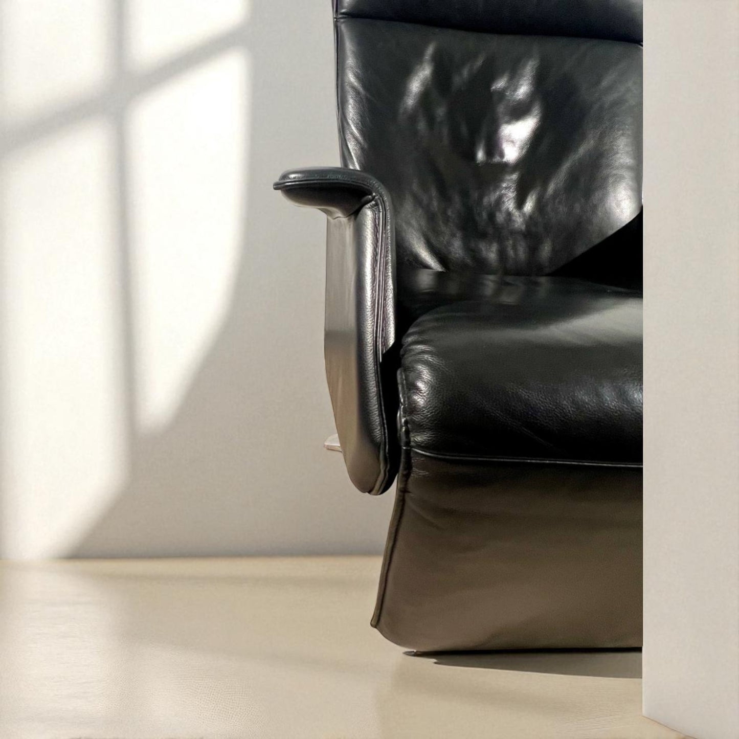 Berg Ato Recliner / Lenestol (L)  Luksuriøs m/ innbygd fothviler
