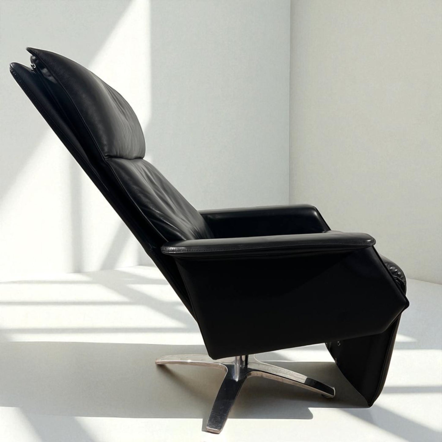 Berg Ato Recliner / Lenestol (L)  Luksuriøs m/ innbygd fothviler