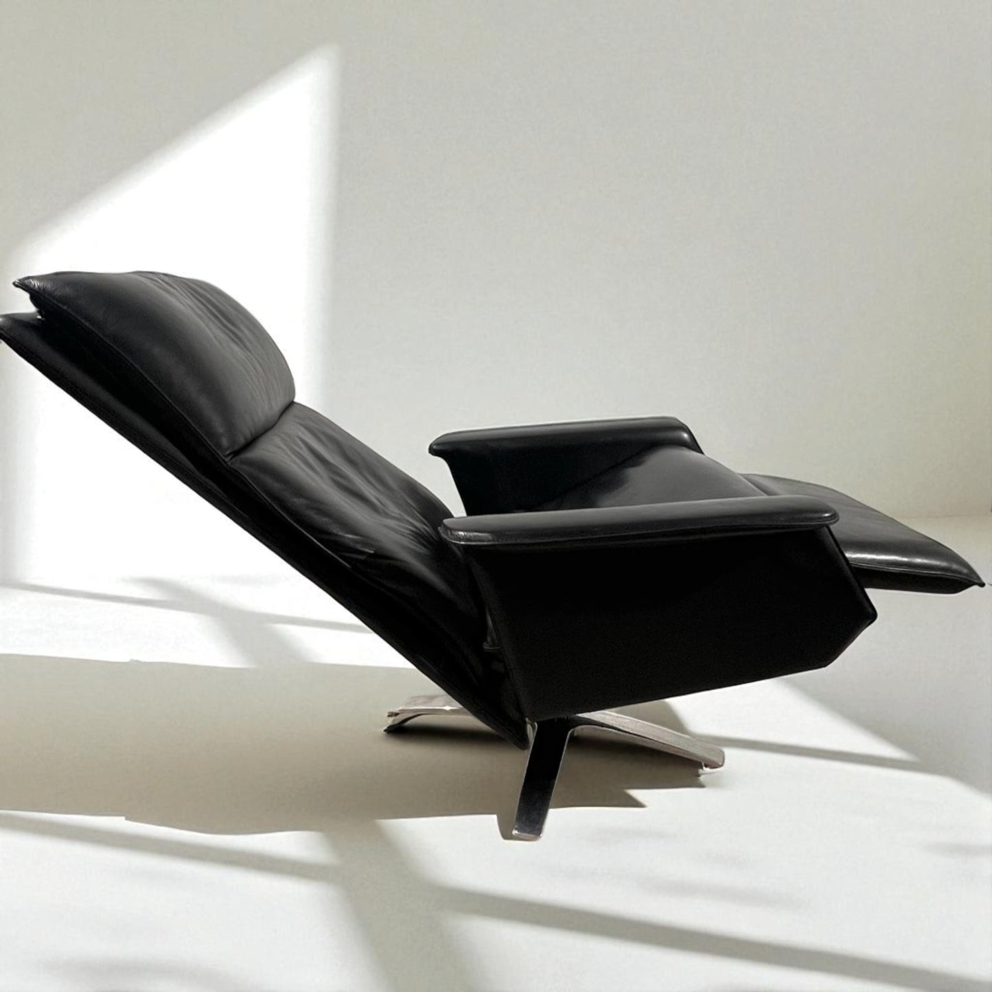 Berg Ato Recliner / Lenestol (L)  Luksuriøs m/ innbygd fothviler