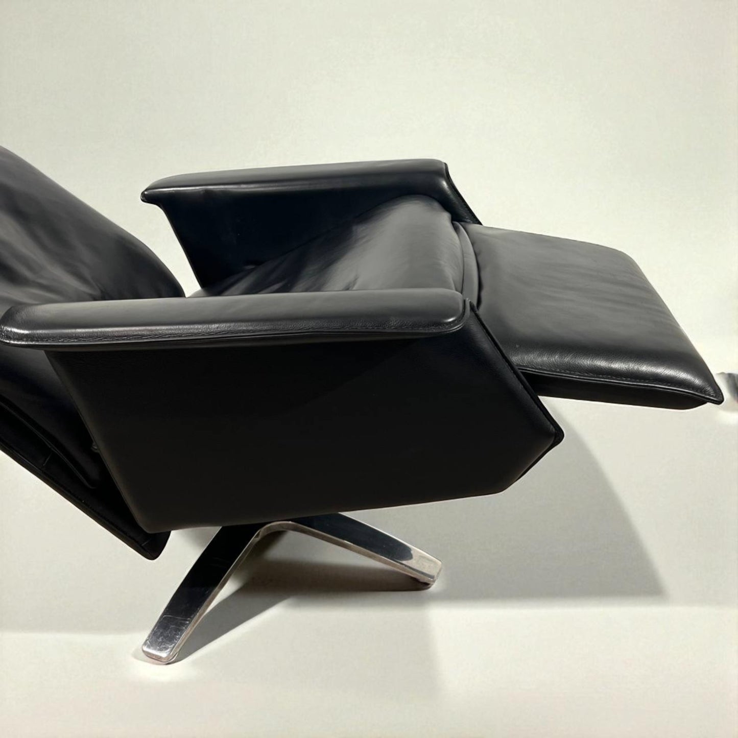 Berg Ato Recliner / Lenestol (L)  Luksuriøs m/ innbygd fothviler