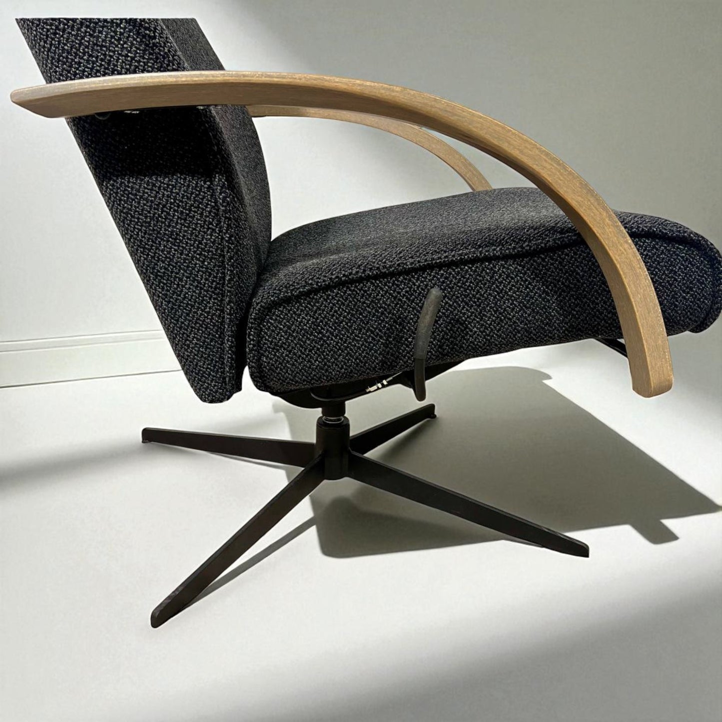 Brunstad® Delta Motion Wood lenestol med fotskammel