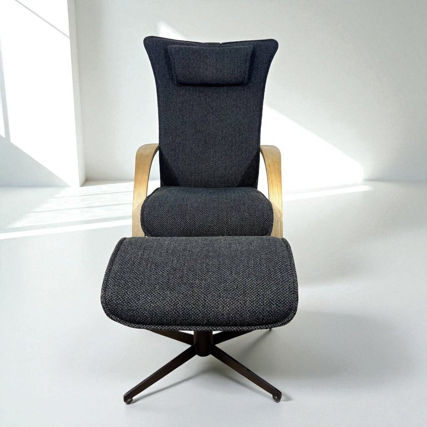 Brunstad® Delta Motion Wood lenestol med fotskammel