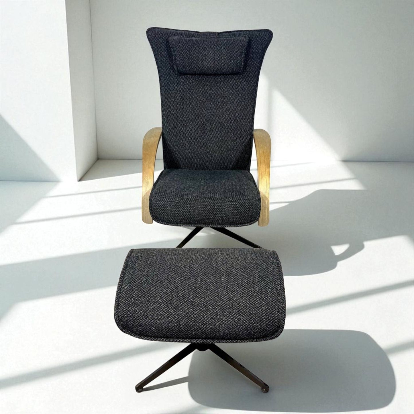 Brunstad® Delta Motion Wood lenestol med fotskammel