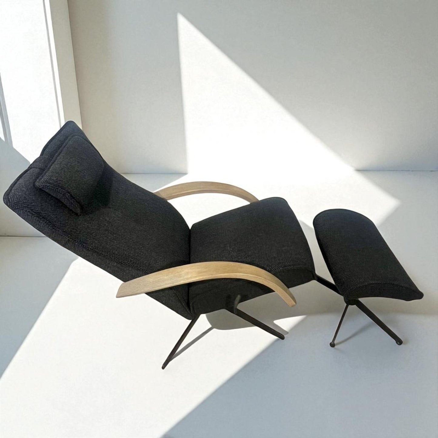 Brunstad® Delta Motion Wood lenestol med fotskammel