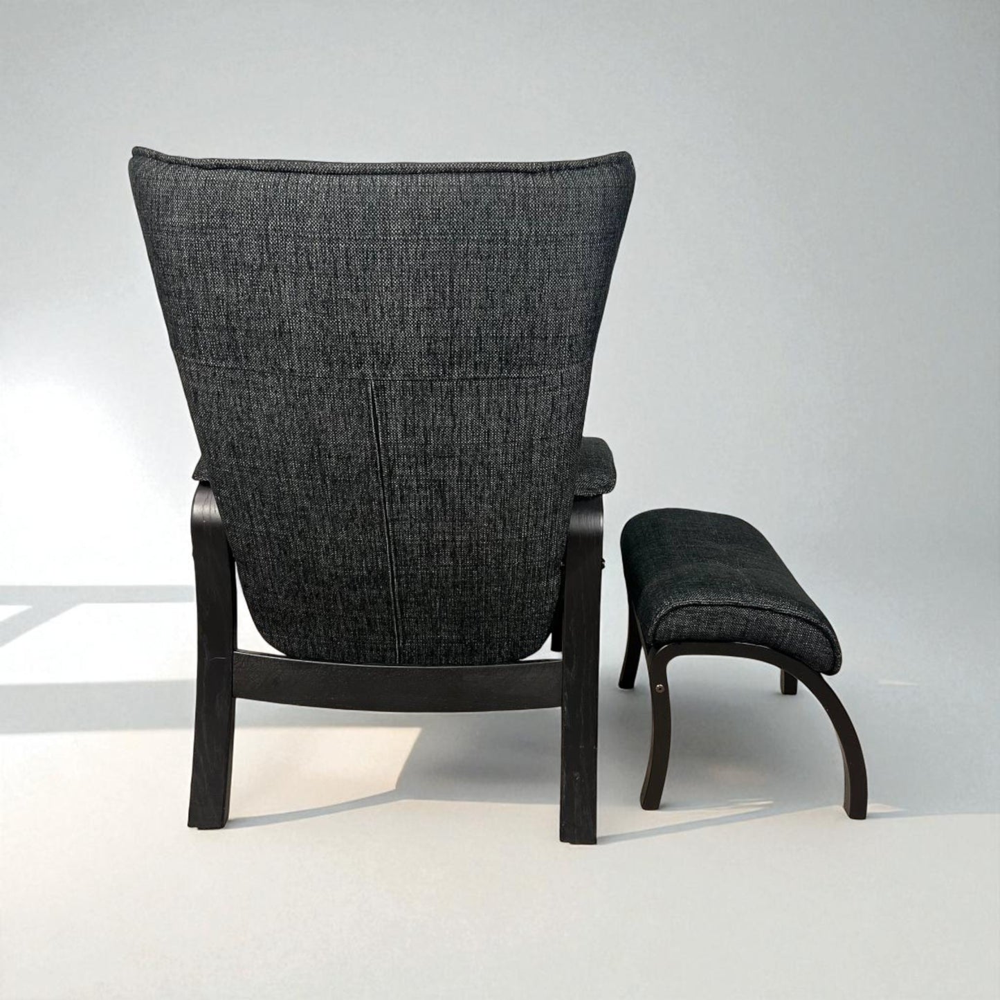 Conform Easy lenestol med fotskammel – Ergonomisk komfort i mørk grå