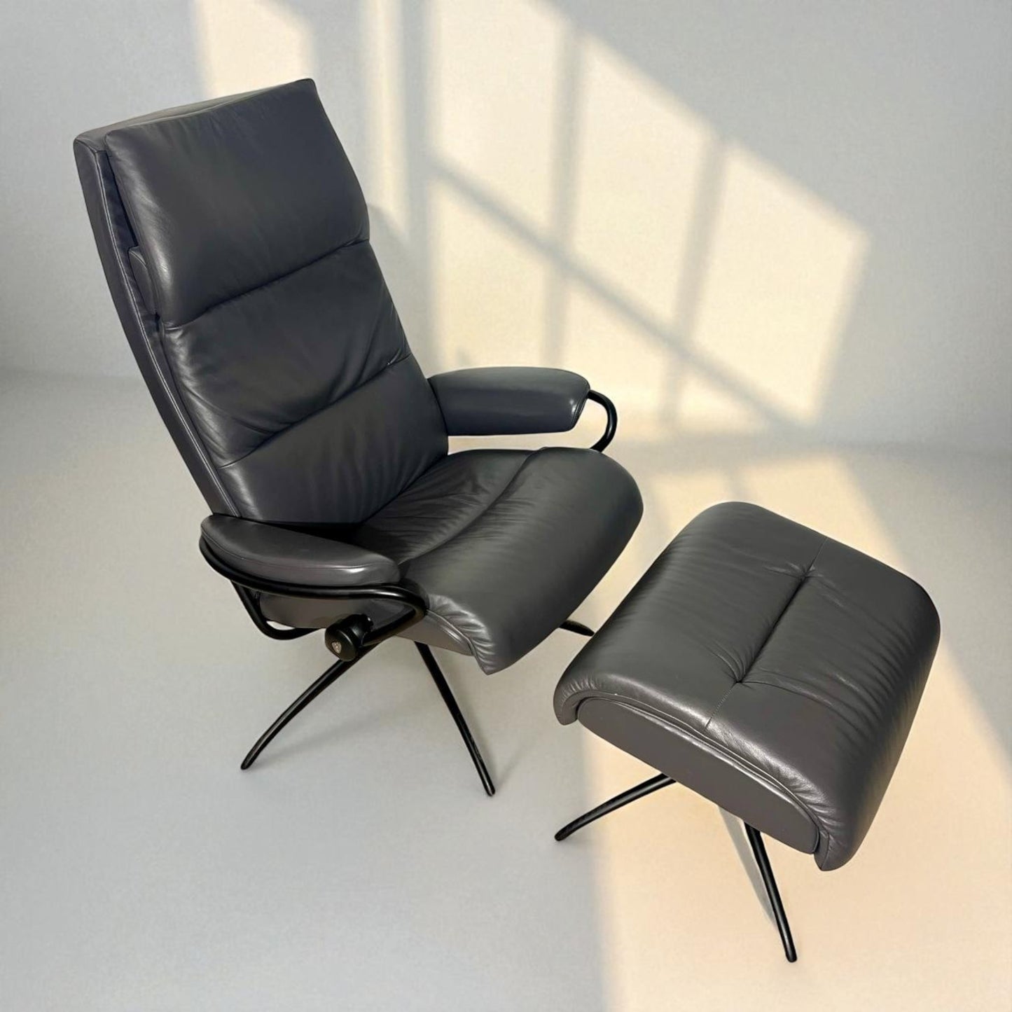 Stressless Tokyo lenestoler med krakk i ekte skinn – 50% Rabbat