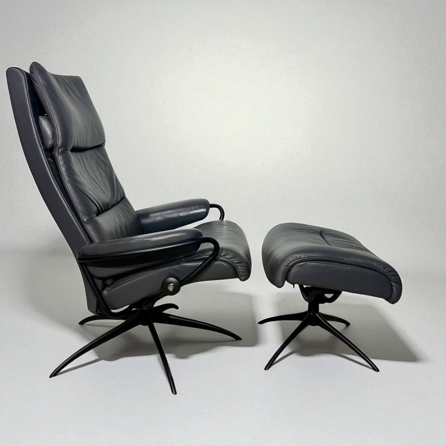 Stressless Tokyo lenestoler med krakk i ekte skinn – 50% Rabbat