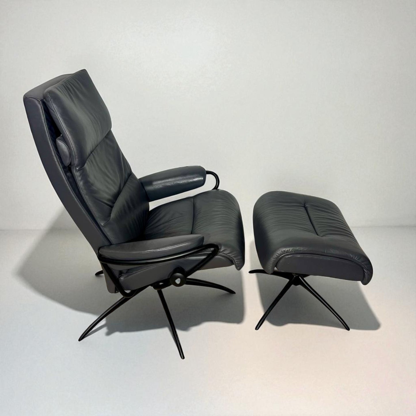 Stressless Tokyo lenestoler med krakk i ekte skinn – 50% Rabbat