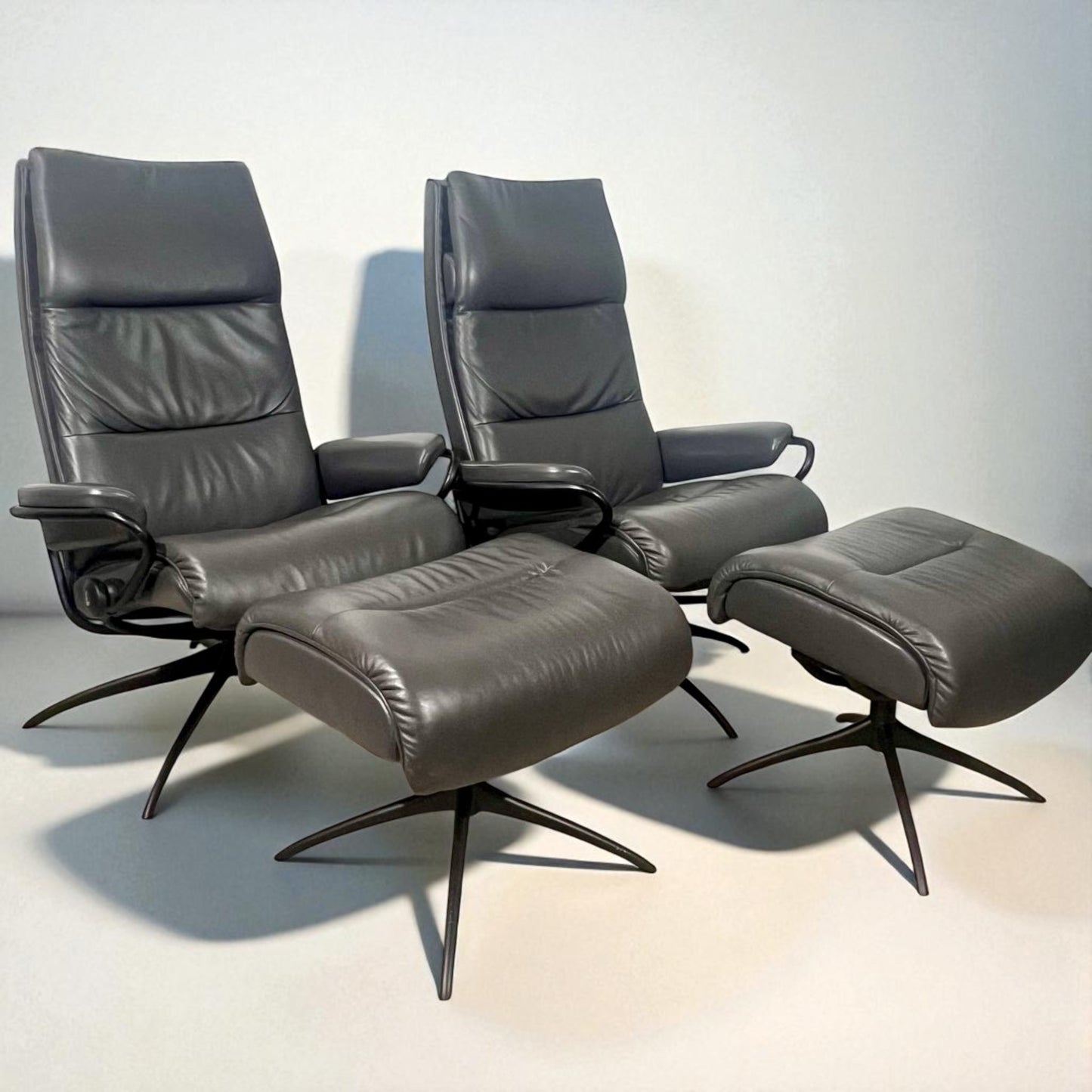 Stressless Tokyo lenestoler med krakk i ekte skinn – 50% Rabbat