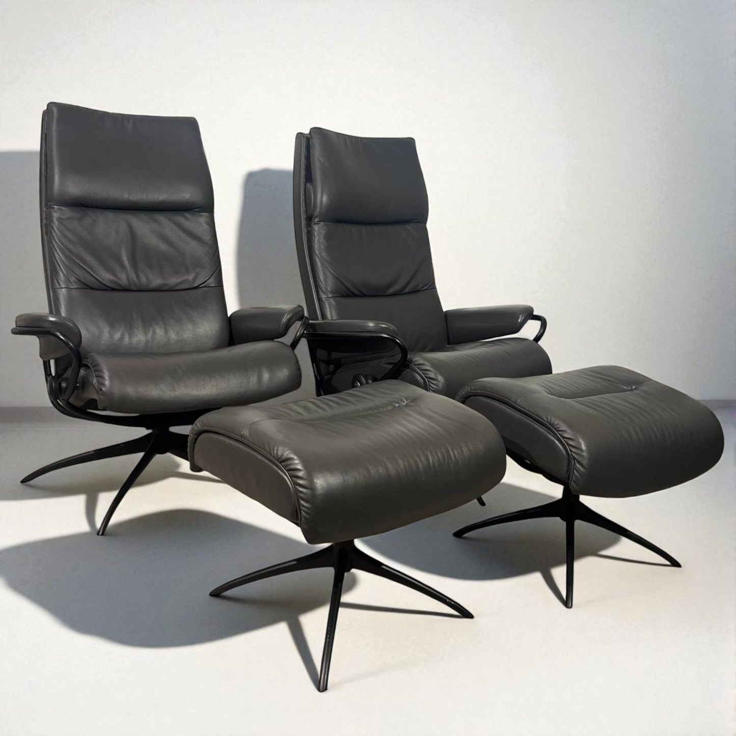 Stressless Tokyo lenestoler med krakk i ekte skinn – 50% Rabbat