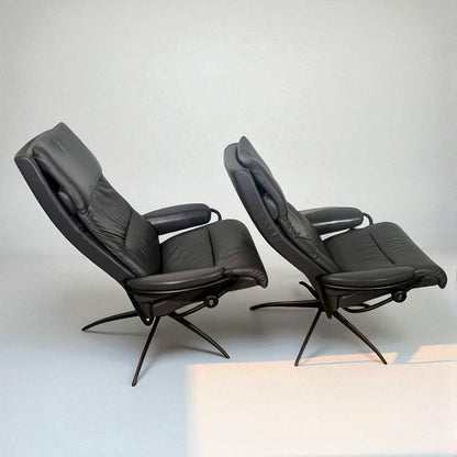 Stressless Tokyo lenestoler med krakk i ekte skinn – 50% Rabbat