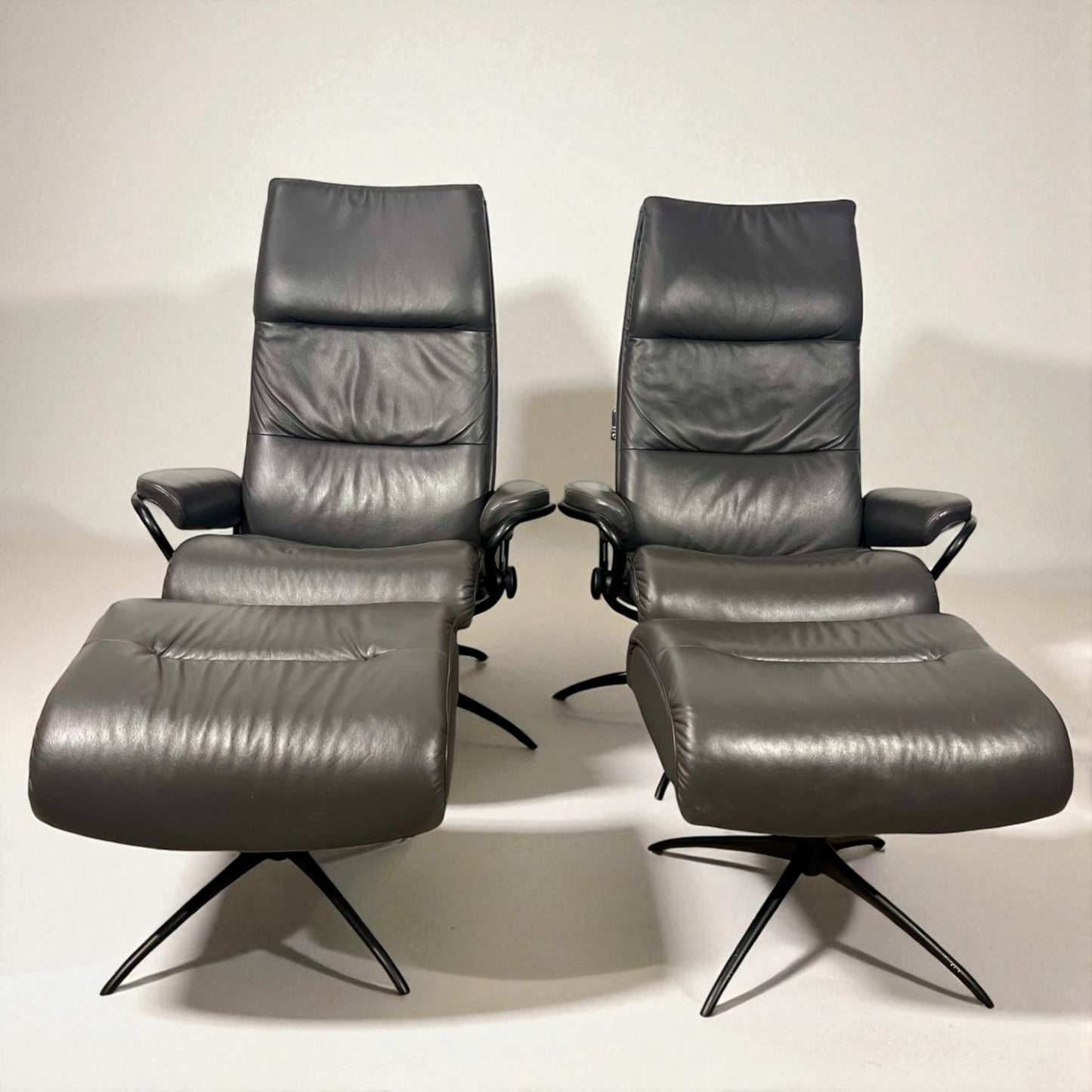 Stressless Tokyo lenestoler med krakk i ekte skinn – 50% Rabbat