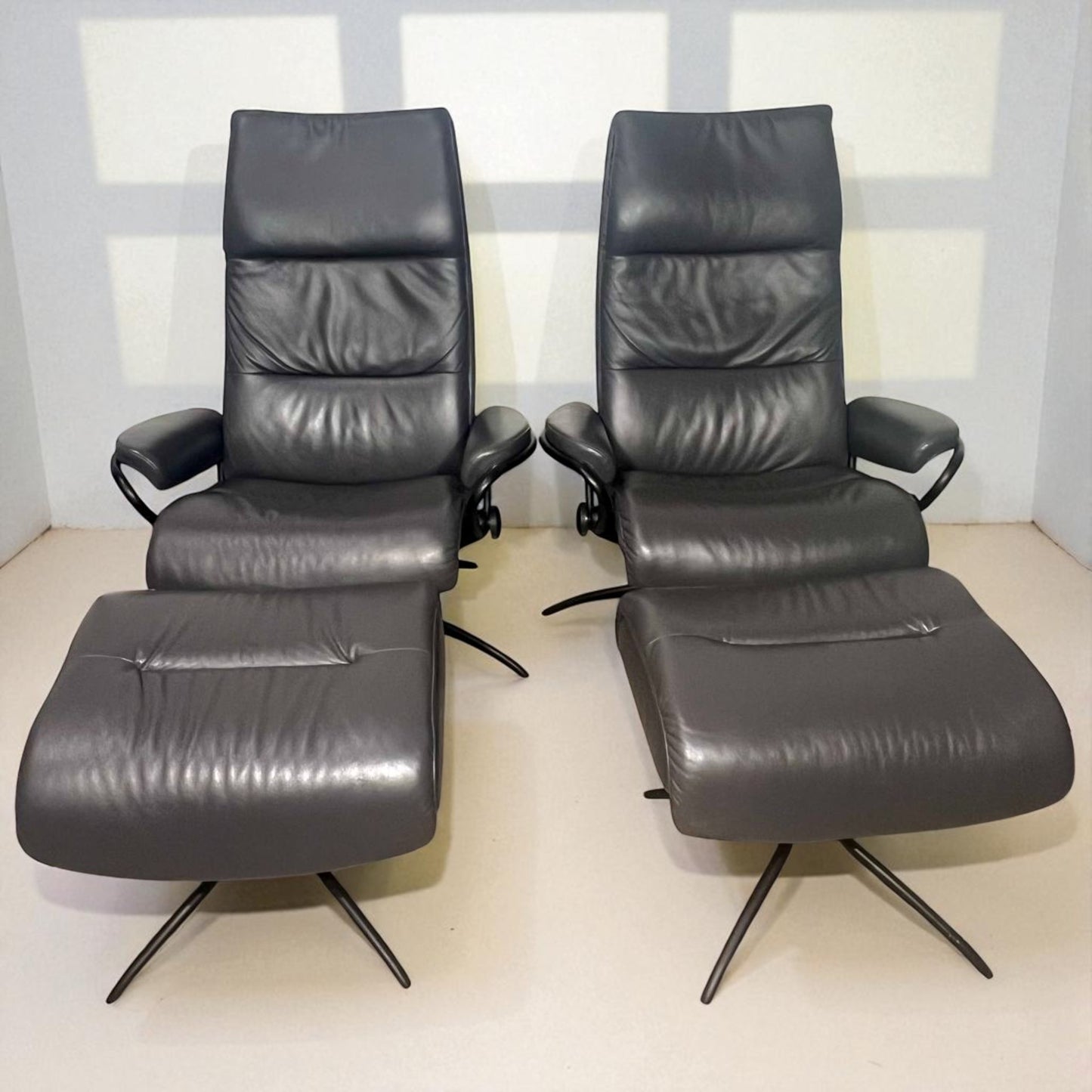 Stressless Tokyo lenestoler med krakk i ekte skinn – 50% Rabbat