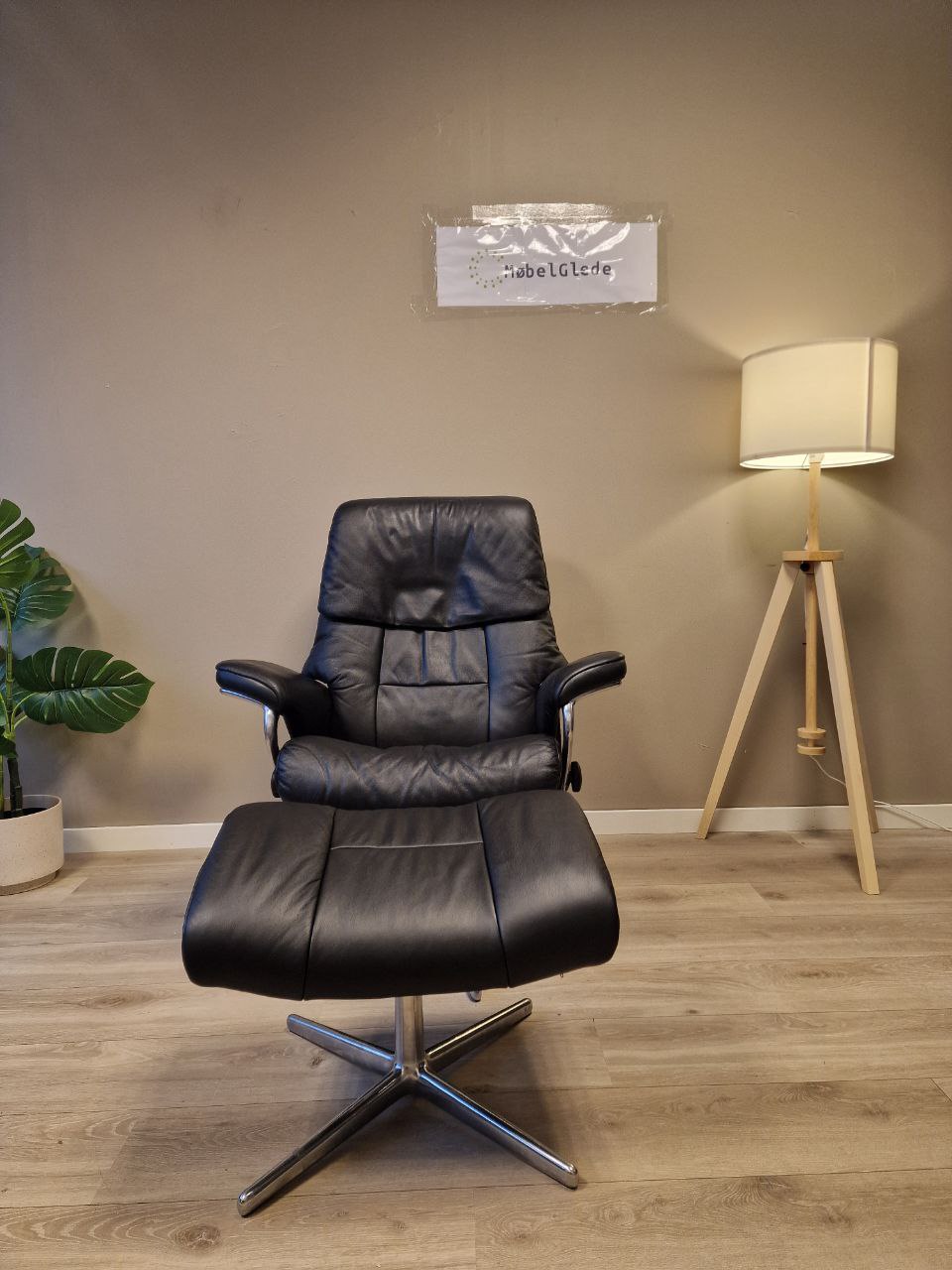 Brukt Stressless Ruby lenestol m/krakk i sort - bakvisning