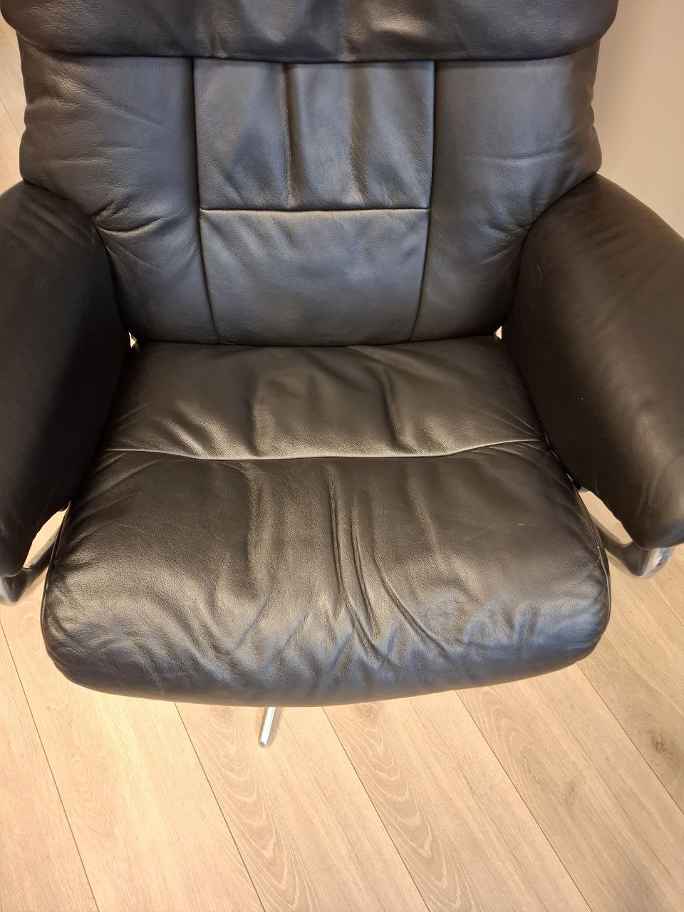 Brukt Stressless Ruby lenestol m/krakk i sort - helvisning